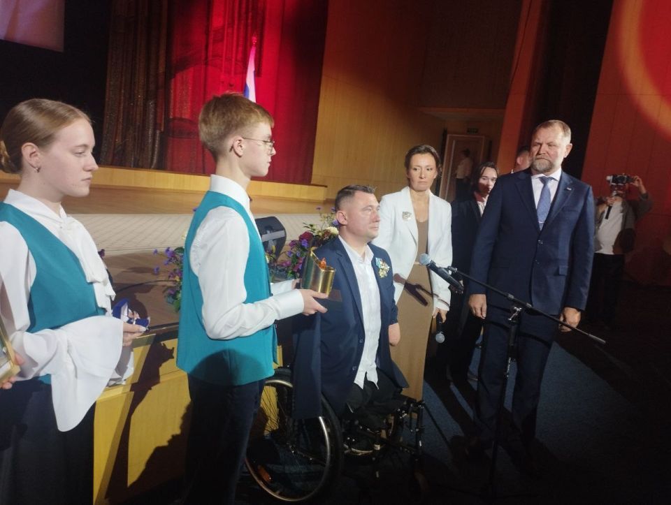 Вице-премьер Ольга Макеева приняла участие в церемонии вручения медалей «Отец солдата» и премии «Окопная свеча» Вице-премьер Ольга Макеева приняла участие в церемонии вручения медалей «Отец солдата» и премии «Окопная свеча»