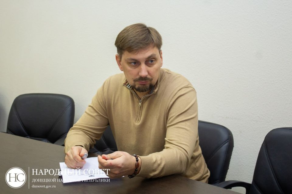 Депутаты продолжают совершенствовать законодательство в сфере обязательного документа Донецкой Народной Республики Депутаты продолжают совершенствовать законодательство в сфере обязательного документа Донецкой Народной Республики