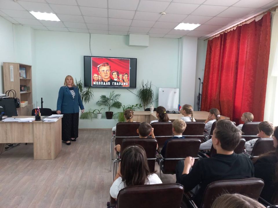 В Мангушской школе №1 прошли классные часы «Мой родной край – Донбасс» В Мангушской школе №1 прошли классные часы «Мой родной край – Донбасс»