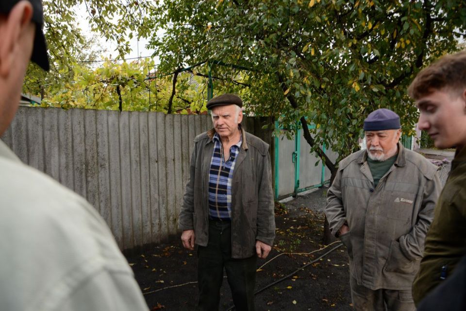 Вместе со сторонниками партии «Новые люди» проконтролировал подвоз воды в переулок Средний города Тореза Вместе со сторонниками партии «Новые люди» проконтролировал подвоз воды в переулок Средний города Тореза