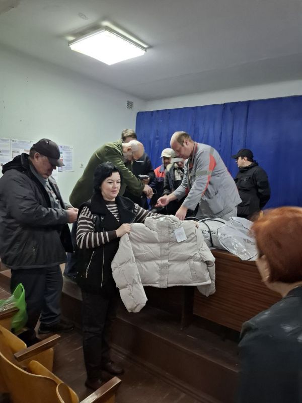 Виктория Рогожина, председатель Совета женщин Харцызска, недавно побывала в трудовом коллективе МБУ "Харцызскгорсвет" Виктория Рогожина, председатель Совета женщин Харцызска, недавно побывала в трудовом коллективе МБУ "Харцызскгорсвет"