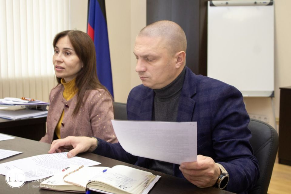 Депутаты продолжают совершенствовать законодательство в сфере обязательного документа Донецкой Народной Республики Депутаты продолжают совершенствовать законодательство в сфере обязательного документа Донецкой Народной Республики