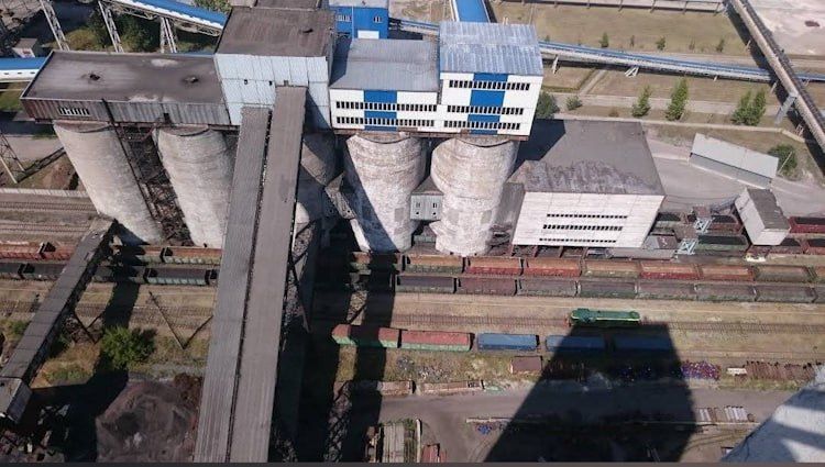 Ни дня без ФАБов. ВКС России наносят удары по ПВД ВСУ на территории Покровского шахтоуправления севернее Удачного Ни дня без ФАБов. ВКС России наносят удары по ПВД ВСУ на территории Покровского шахтоуправления севернее Удачного