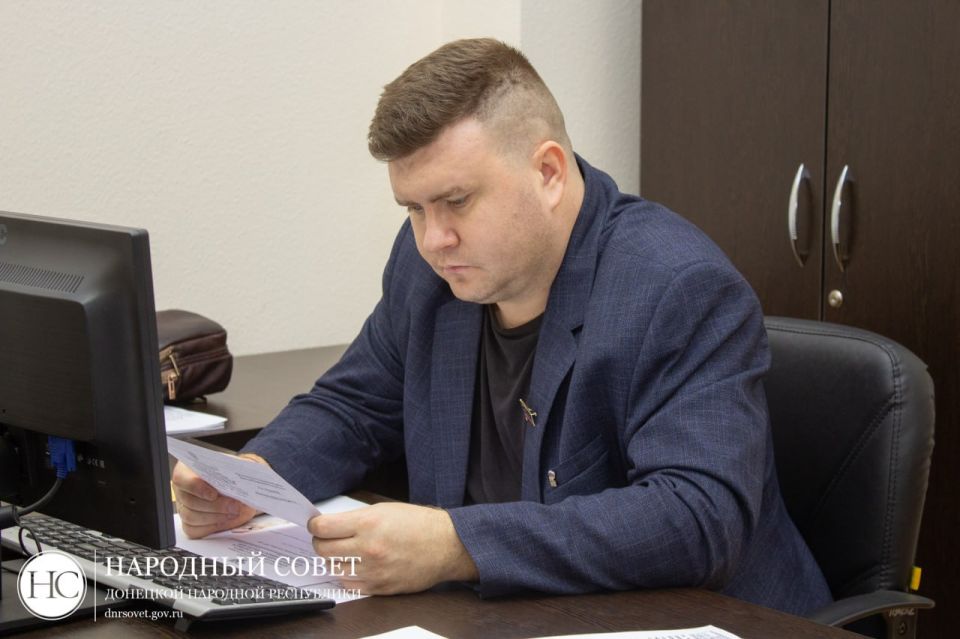 Депутаты продолжают совершенствовать законодательство в сфере обязательного документа Донецкой Народной Республики Депутаты продолжают совершенствовать законодательство в сфере обязательного документа Донецкой Народной Республики