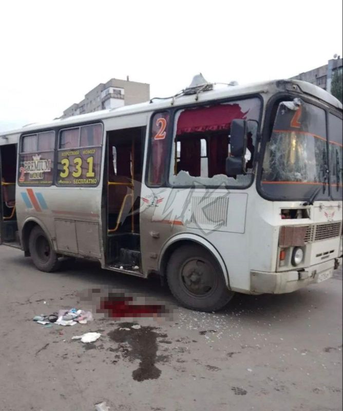 Владимир Рогов: Боевики ЗеРейха ударили дроном по автобусу, есть пострадавшие Владимир Рогов: Боевики ЗеРейха ударили дроном по автобусу, есть пострадавшие