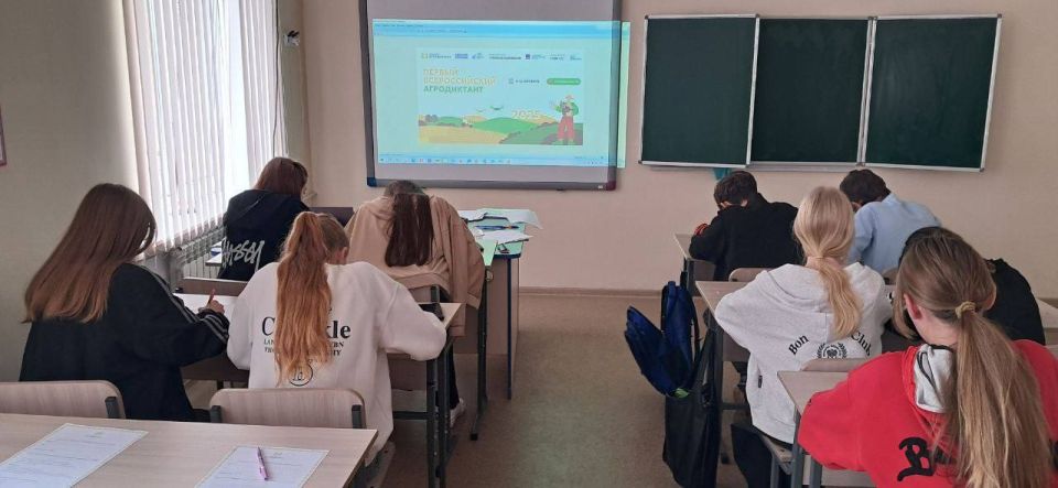Школьники Мангушского округа приняли участие во Всероссийском агродиктанте Школьники Мангушского округа приняли участие во Всероссийском агродиктанте