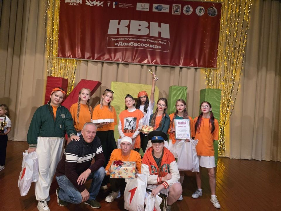 Сергей Желновач: КВНщики, УРА!. Сегодня для команды КВН "Мы от Степаныча!" состоялось триумфальное открытие сезона игр! Ребята приняли участие в Фестивале II сезона первой региональной юниор-лиги КВН "Донбассочка" и с... Сергей Желновач: КВНщики, УРА!. Сегодня для команды КВН "Мы от Степаныча!" состоялось триумфальное открытие сезона игр! Ребята приняли участие в Фестивале II сезона первой региональной юниор-лиги КВН "Донбассочка" и с...