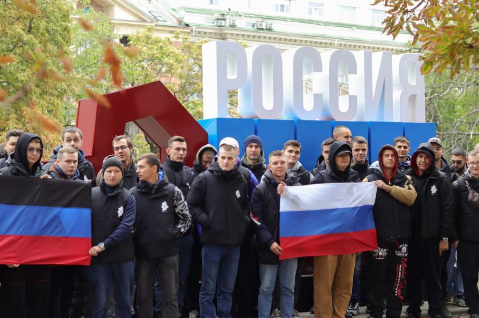 Молодые ветераны из ДНР побывали в поездке выходного дня в Санкт-Петербурге Молодые ветераны из ДНР побывали в поездке выходного дня в Санкт-Петербурге