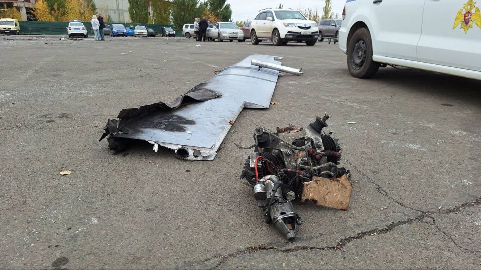Украинские боевики применили по ТЦ в Донецке ударный дрон самолетного типа Украинские боевики применили по ТЦ в Донецке ударный дрон самолетного типа