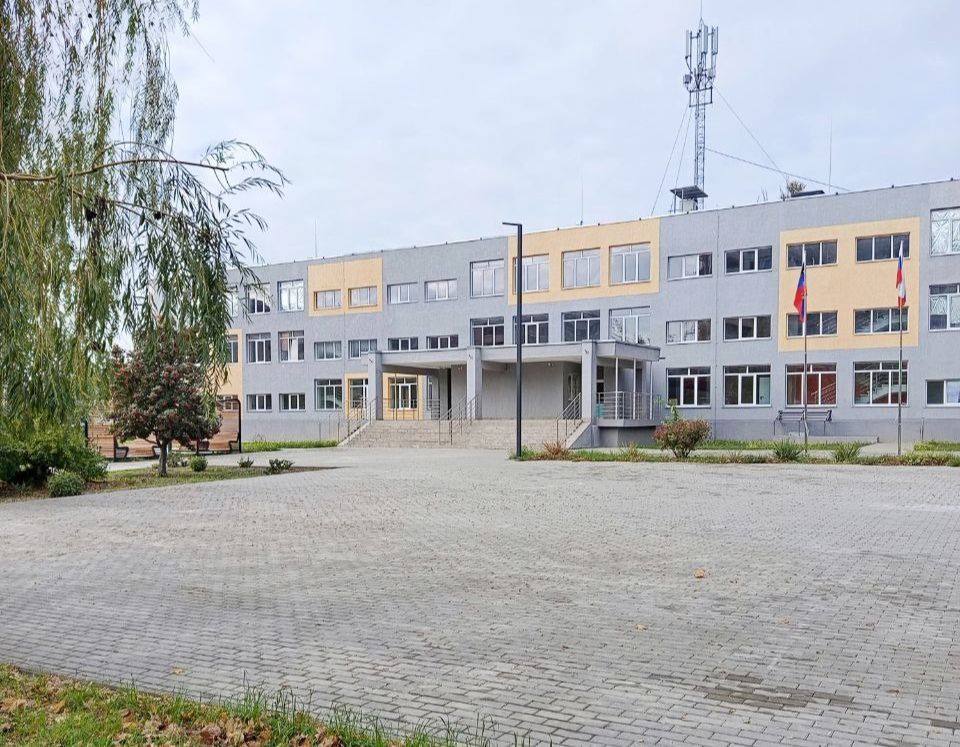 Благоустроенная территория восстановленного строительного техникума Благоустроенная территория восстановленного строительного техникума