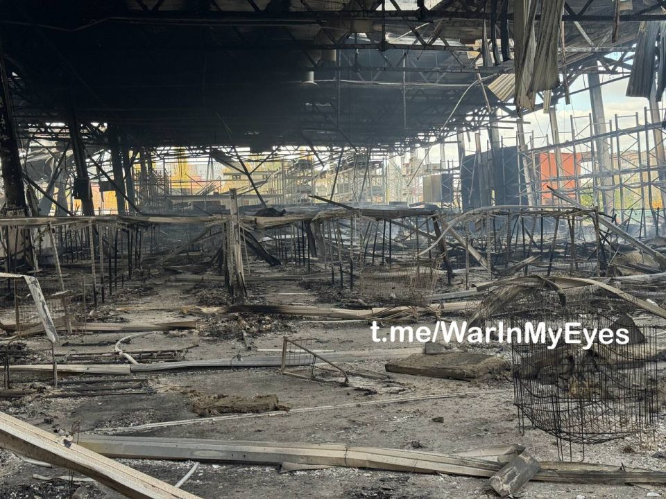 Гипермаркет «Сигма-Ленд» в Буденновском районе Донецка после ночного удара дронов Гипермаркет «Сигма-Ленд» в Буденновском районе Донецка после ночного удара дронов