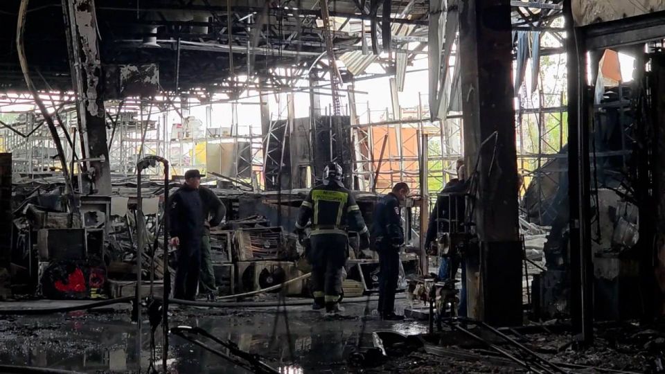Украинские боевики применили по ТЦ в Донецке ударный дрон самолетного типа Украинские боевики применили по ТЦ в Донецке ударный дрон самолетного типа