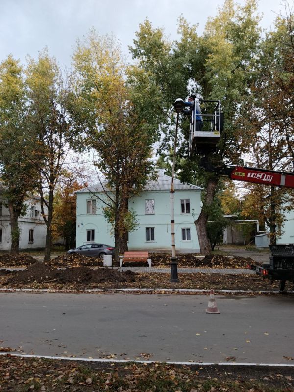С заботой об округе.. На 12.10.2025 г. сотрудниками МУП "ЭКОС" выполнены следующие виды работ: Развоз технической воды по ёмкостям в пгт. Пантелеймоновка Погрузка опавшей мокрой листвы по ул. Машиностроителей Расчистка... С заботой об округе.. На 12.10.2025 г. сотрудниками МУП "ЭКОС" выполнены следующие виды работ: Развоз технической воды по ёмкостям в пгт. Пантелеймоновка Погрузка опавшей мокрой листвы по ул. Машиностроителей Расчистка...