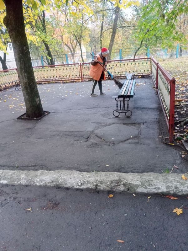 С заботой об округе.. На 12.10.2025 года сотрудниками МУП АГЯ «ЖЭК» выполнены следующие виды работ: выполнены работы по уборке придомовой территории по адресам: С заботой об округе.. На 12.10.2025 года сотрудниками МУП АГЯ «ЖЭК» выполнены следующие виды работ: выполнены работы по уборке придомовой территории по адресам: