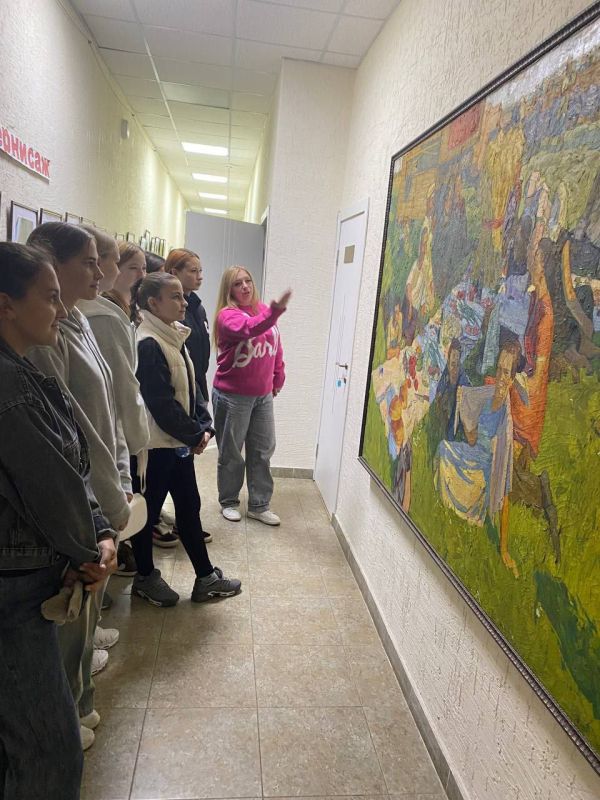 В Урзуфском сельском Доме культуры открылась фотовыставка «Мы этой земли продолжение» В Урзуфском сельском Доме культуры открылась фотовыставка «Мы этой земли продолжение»
