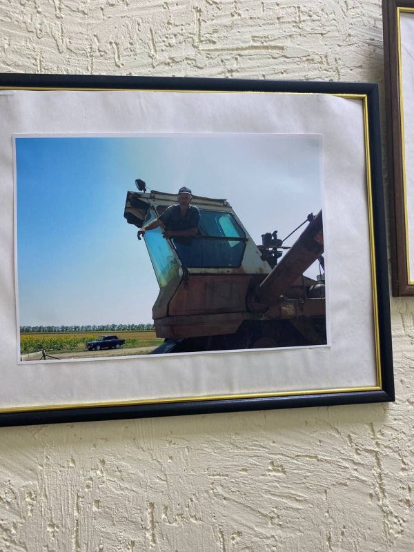 В Урзуфском сельском Доме культуры открылась фотовыставка «Мы этой земли продолжение» В Урзуфском сельском Доме культуры открылась фотовыставка «Мы этой земли продолжение»
