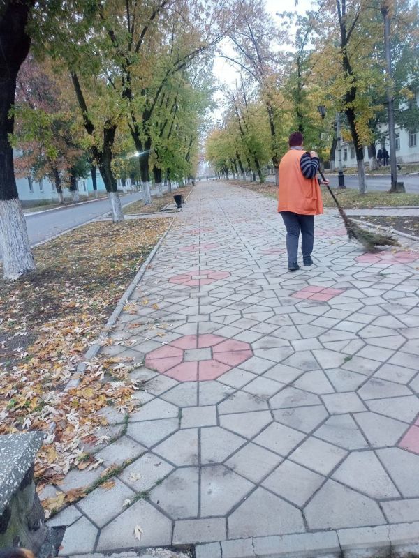 С заботой об округе.. На 12.10.2025 года сотрудниками МУП АГЯ «ЖЭК» выполнены следующие виды работ: выполнены работы по уборке придомовой территории по адресам: С заботой об округе.. На 12.10.2025 года сотрудниками МУП АГЯ «ЖЭК» выполнены следующие виды работ: выполнены работы по уборке придомовой территории по адресам: