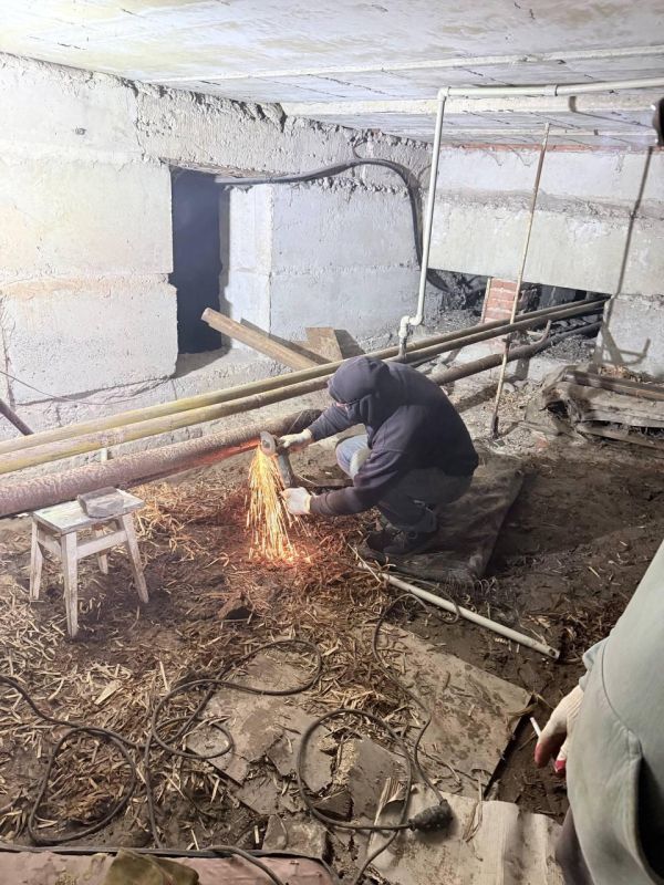 Аварийщики Магадана устранили порыв в жилом доме в Ждановке Аварийщики Магадана устранили порыв в жилом доме в Ждановке