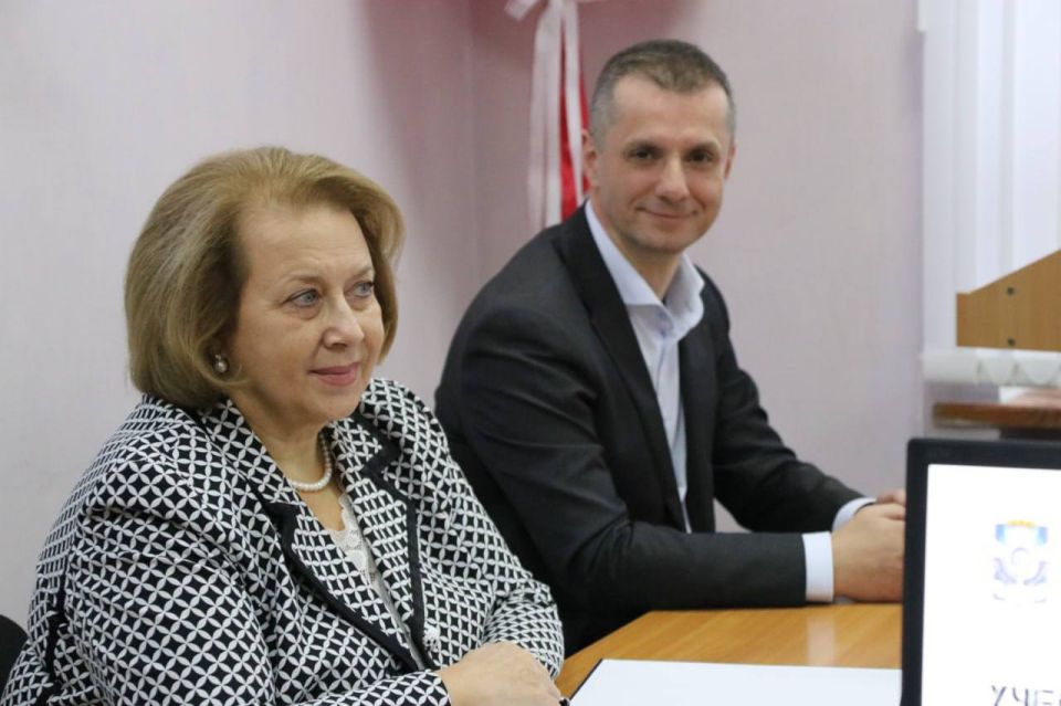 ДОННУЭТ и компания «AXELOT-L» в рамках соглашения о сотрудничестве торжественно открыли лабораторию «Цифровые технологии в логистике AXELOT LAB» на базе кафедры маркетинга и торгового дела ДОННУЭТ и компания «AXELOT-L» в рамках соглашения о сотрудничестве торжественно открыли лабораторию «Цифровые технологии в логистике AXELOT LAB» на базе кафедры маркетинга и торгового дела