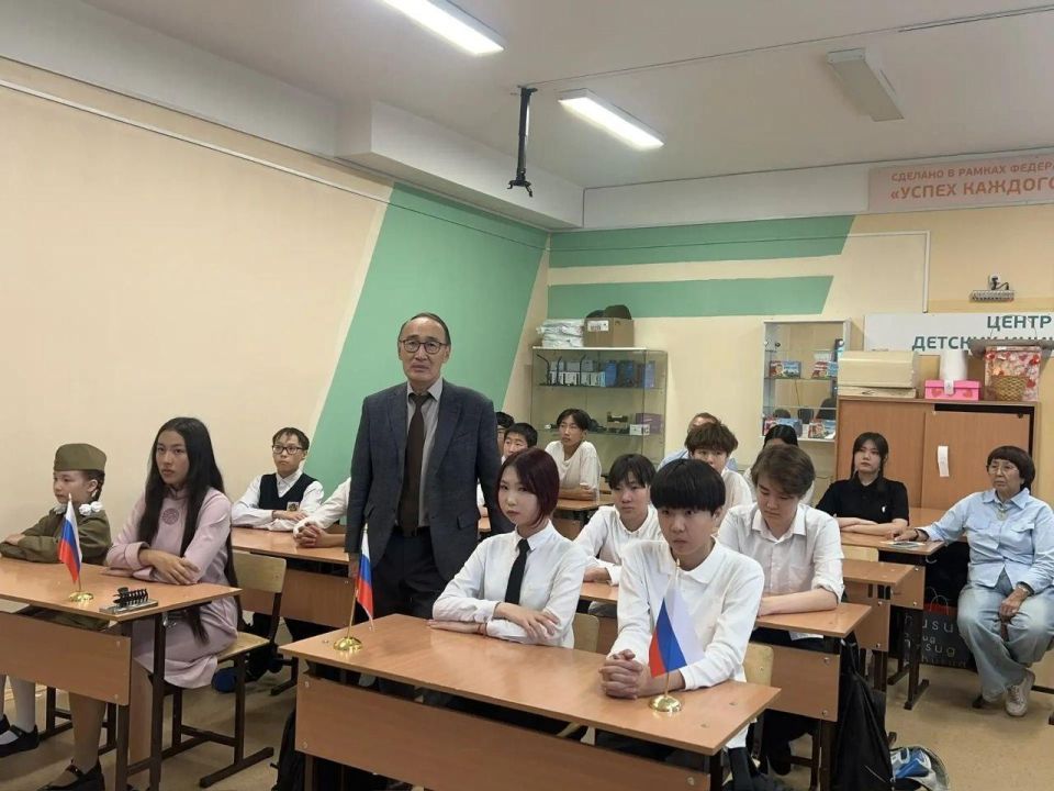 Николай Михайлов: Школьники Старобешевского округа и Бурятии провели онлайн-встречу Николай Михайлов: Школьники Старобешевского округа и Бурятии провели онлайн-встречу