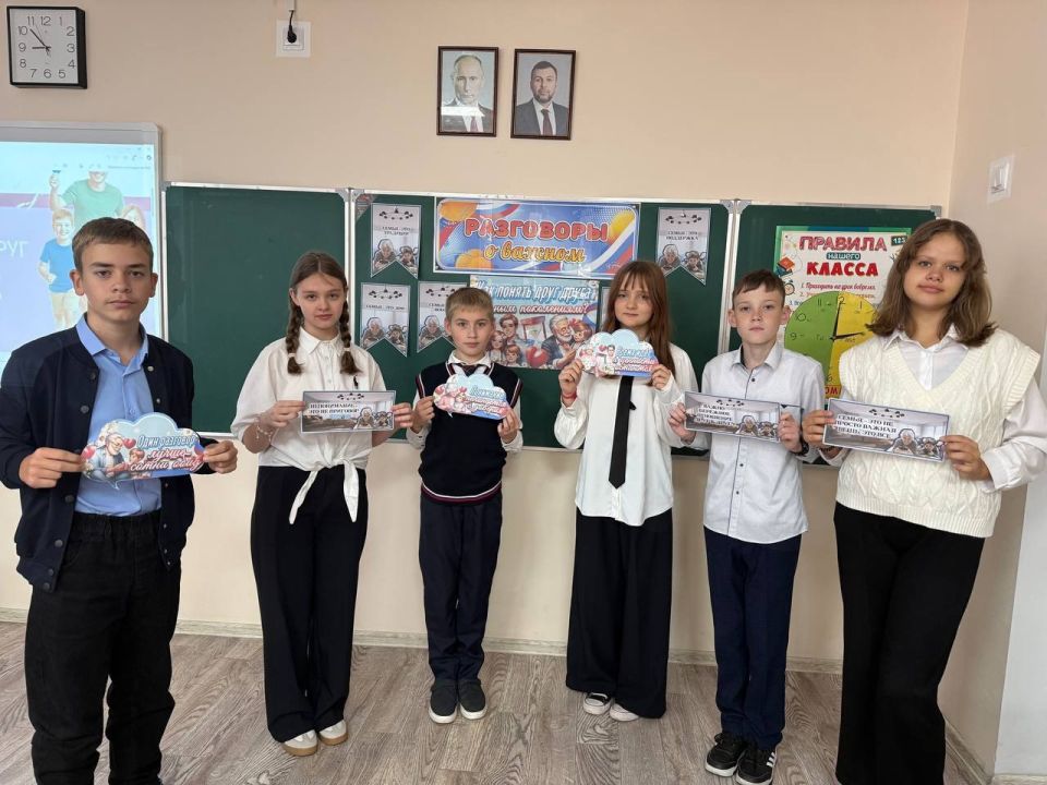 В школах Кировского прошли внеурочные занятия проекта «Разговоры о важном» В школах Кировского прошли внеурочные занятия проекта «Разговоры о важном»