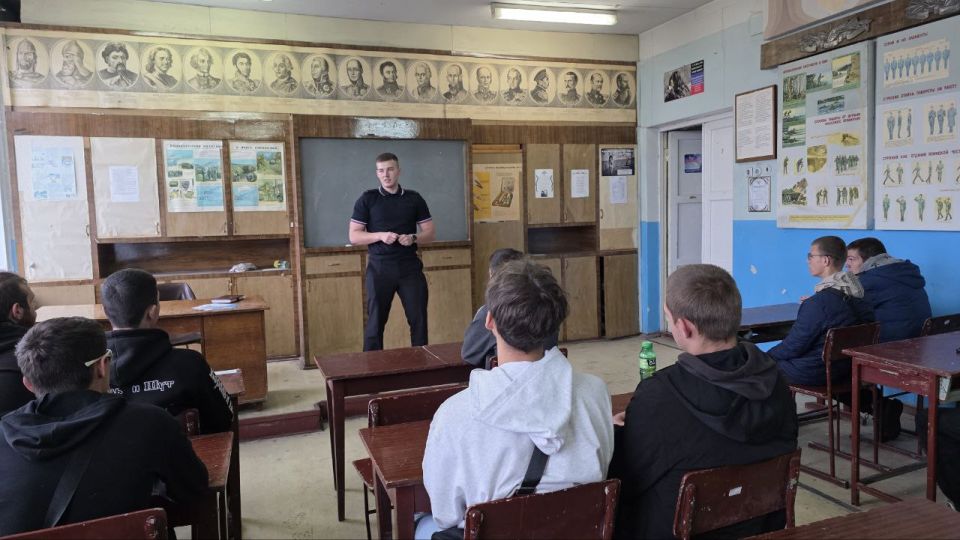 Полицейские устанавливают обстоятельства ДТП, в результате которых один подросток погиб и ещё один получил травмы Полицейские устанавливают обстоятельства ДТП, в результате которых один подросток погиб и ещё один получил травмы