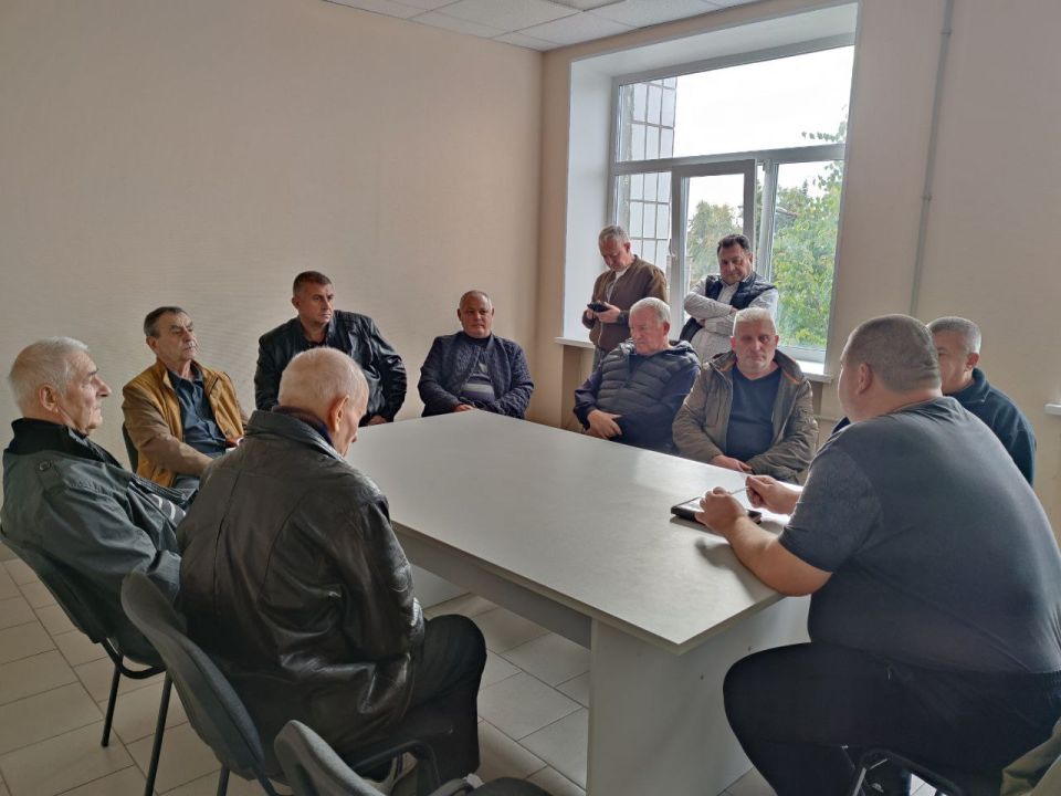 Встреча с населением лидера общественного мнения Встреча с населением лидера общественного мнения