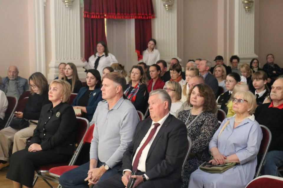 Выставка из Петербурга «Красота жизни» откроется в Мариуполе Выставка из Петербурга «Красота жизни» откроется в Мариуполе