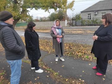 Сегодня, 13 октября, спикер-активист Татьяна Синяговская провела встречу с жителями Кировского района на подведомственной территории по ул. Циолковского, 58
