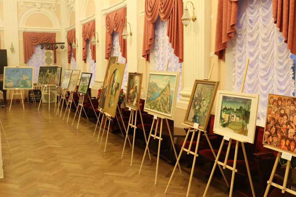 Петербургские художники передадут коллекцию картин музею в Мариуполе Петербургские художники передадут коллекцию картин музею в Мариуполе