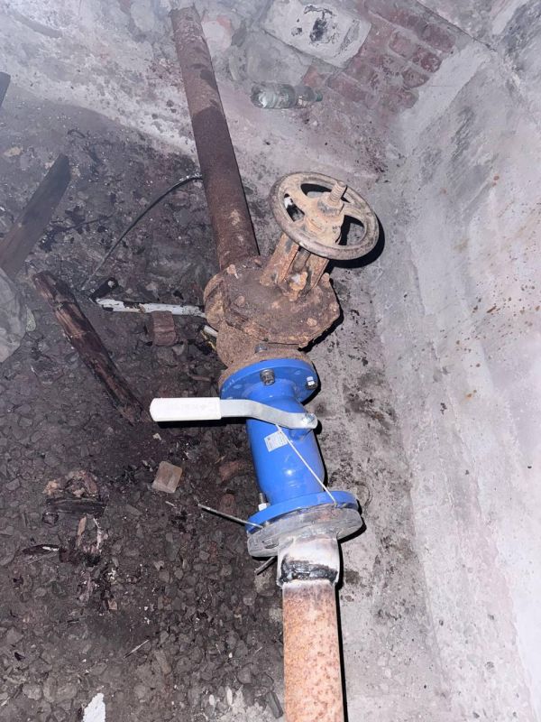 Аварийщики Магадана устранили порыв в жилом доме в Ждановке Аварийщики Магадана устранили порыв в жилом доме в Ждановке