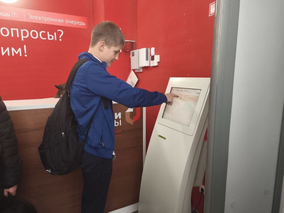 В рамках партийного проекта Единой России "Моя карьера" специалисты Тельмановского центра занятости совместно с МФЦ провели профессиографическую экскурсию для учащихся 8 класса Тельмановской гимназии В рамках партийного проекта Единой России "Моя карьера" специалисты Тельмановского центра занятости совместно с МФЦ провели профессиографическую экскурсию для учащихся 8 класса Тельмановской гимназии