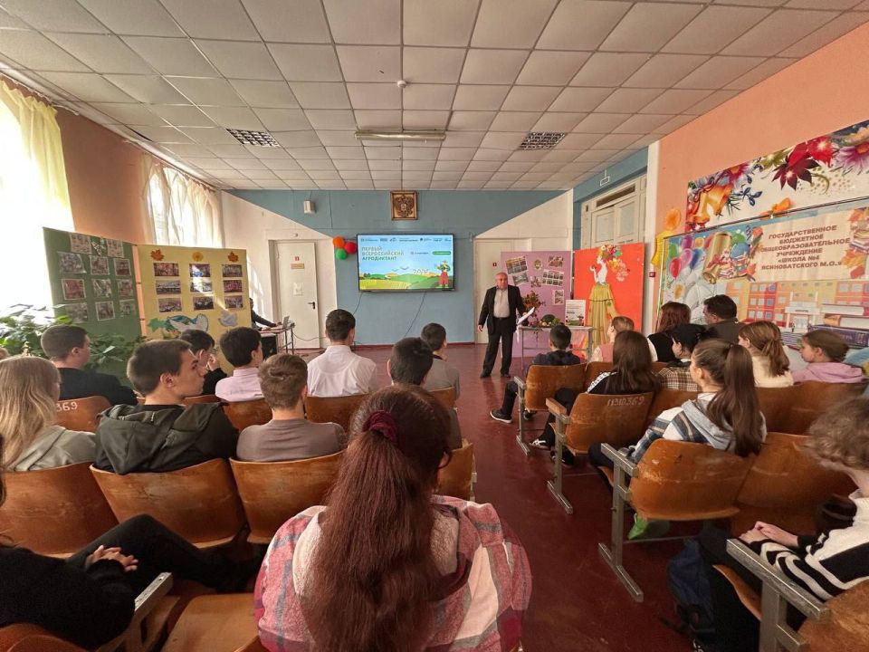 В Ясиноватском муниципальном округе 11 октября 2025 года, в рамках партийного проекта «Российское село», завершилось проведение Всероссийского аграрного диктанта «Агродиктант-2025» В Ясиноватском муниципальном округе 11 октября 2025 года, в рамках партийного проекта «Российское село», завершилось проведение Всероссийского аграрного диктанта «Агродиктант-2025»
