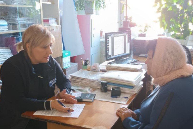 В с. Артемовка состоялся выездной приём руководителя общественной приемной Амвросиевского местного отделения Всероссийской политической партии «Единая Россия» Валентины Салаш В с. Артемовка состоялся выездной приём руководителя общественной приемной Амвросиевского местного отделения Всероссийской политической партии «Единая Россия» Валентины Салаш