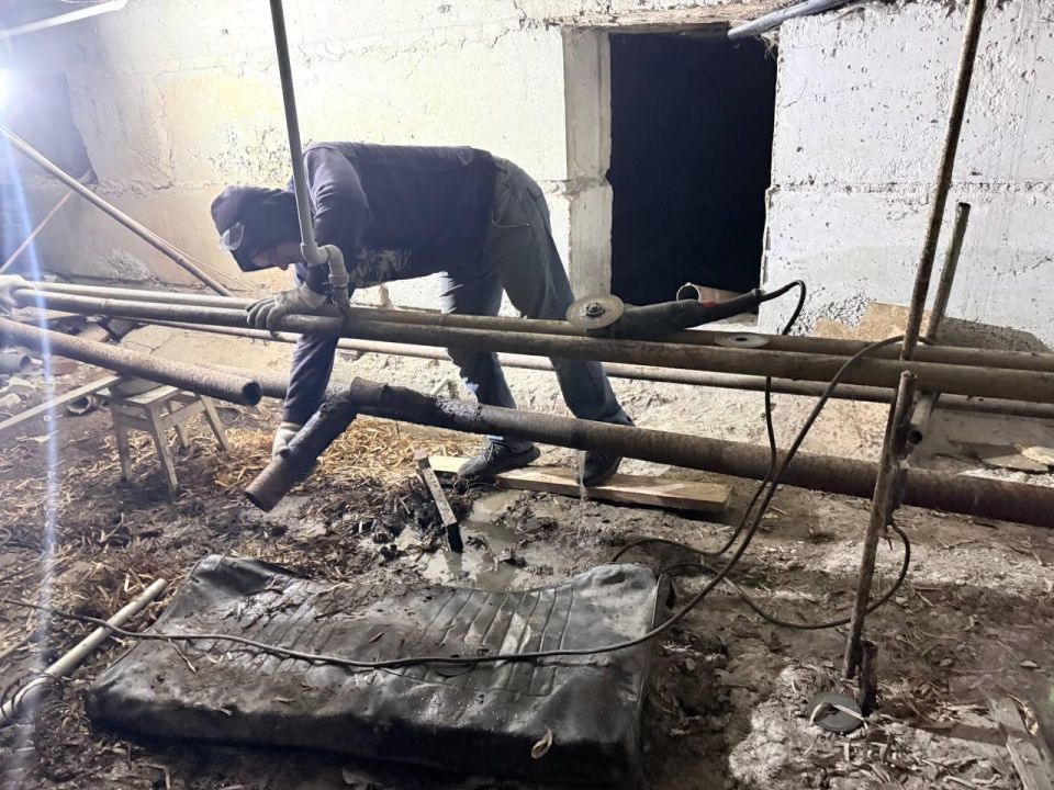 Аварийщики Магадана устранили порыв в жилом доме в Ждановке Аварийщики Магадана устранили порыв в жилом доме в Ждановке