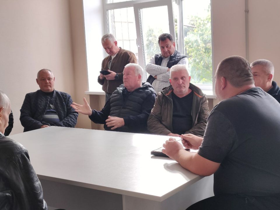 Встреча с населением лидера общественного мнения Встреча с населением лидера общественного мнения