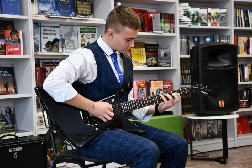 Олег Трофимов: Единый классный час объединил более 140 000 школьников Донецкой Народной Республики Олег Трофимов: Единый классный час объединил более 140 000 школьников Донецкой Народной Республики