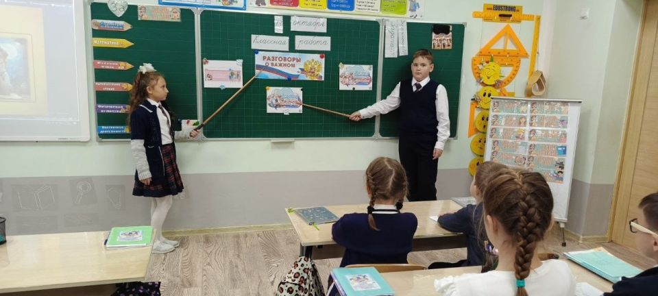 В школах Кировского прошли внеурочные занятия проекта «Разговоры о важном» В школах Кировского прошли внеурочные занятия проекта «Разговоры о важном»