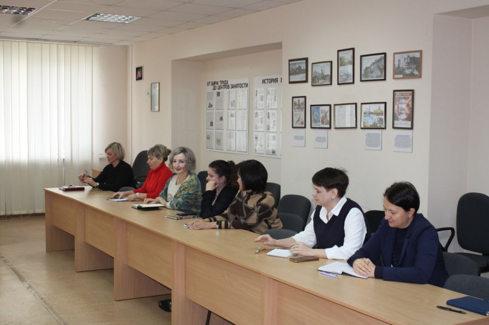 На встрече заместителя Председателя Правительства ДНР Ларисы Толстыкиной с представителями СЗН ДНР были также затронуты вопросы освоения приоритетных для неё задач На встрече заместителя Председателя Правительства ДНР Ларисы Толстыкиной с представителями СЗН ДНР были также затронуты вопросы освоения приоритетных для неё задач