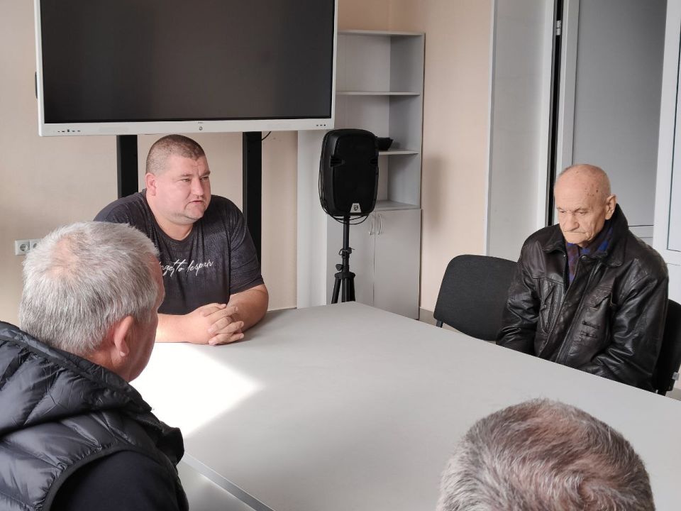 Денис Зубов: Встреча с населением лидера общественного мнения Денис Зубов: Встреча с населением лидера общественного мнения