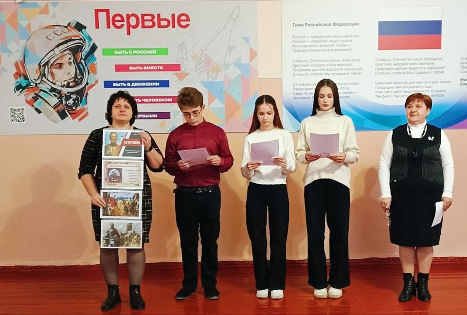 Новая учебная неделя в ГБОУ «Мроновской школе № 10 г.о. Дебальцево» началась с торжественной церемонии Новая учебная неделя в ГБОУ «Мроновской школе № 10 г.о. Дебальцево» началась с торжественной церемонии