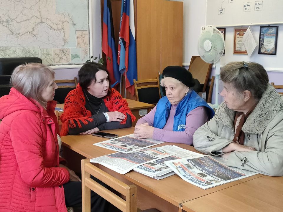 Денис Зубов: Встреча с коллективом. Сегодня, 13 октября, заместитель главы администрации городского округа Иловайск Елена Кочетова встретилась с коллективом Совета ветеранов войны и труда города Иловайска