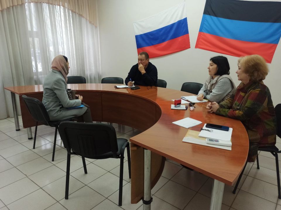 Валентин Левченко: Сегодня на прием ко мне обратились жители нашего района с вопросами о разъяснении жилищного законодательства Валентин Левченко: Сегодня на прием ко мне обратились жители нашего района с вопросами о разъяснении жилищного законодательства
