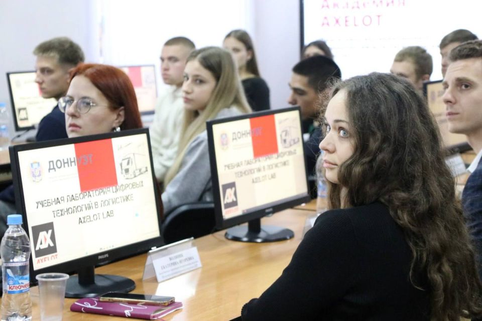 ДОННУЭТ и компания «AXELOT-L» в рамках соглашения о сотрудничестве торжественно открыли лабораторию «Цифровые технологии в логистике AXELOT LAB» на базе кафедры маркетинга и торгового дела ДОННУЭТ и компания «AXELOT-L» в рамках соглашения о сотрудничестве торжественно открыли лабораторию «Цифровые технологии в логистике AXELOT LAB» на базе кафедры маркетинга и торгового дела