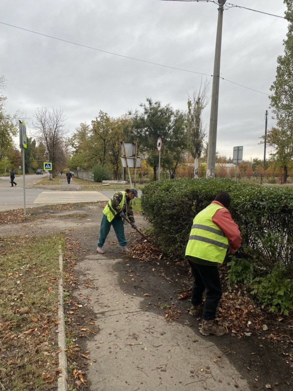 С заботой об округе.. На 13.10.2025 г. сотрудниками МУП "ЭКОС" выполнены следующие виды работ: Восстановление наружного освещения по кв. Молодёжный, м-н Зорька Уборка от мусора детских площадок по городу Удаление... С заботой об округе.. На 13.10.2025 г. сотрудниками МУП "ЭКОС" выполнены следующие виды работ: Восстановление наружного освещения по кв. Молодёжный, м-н Зорька Уборка от мусора детских площадок по городу Удаление...
