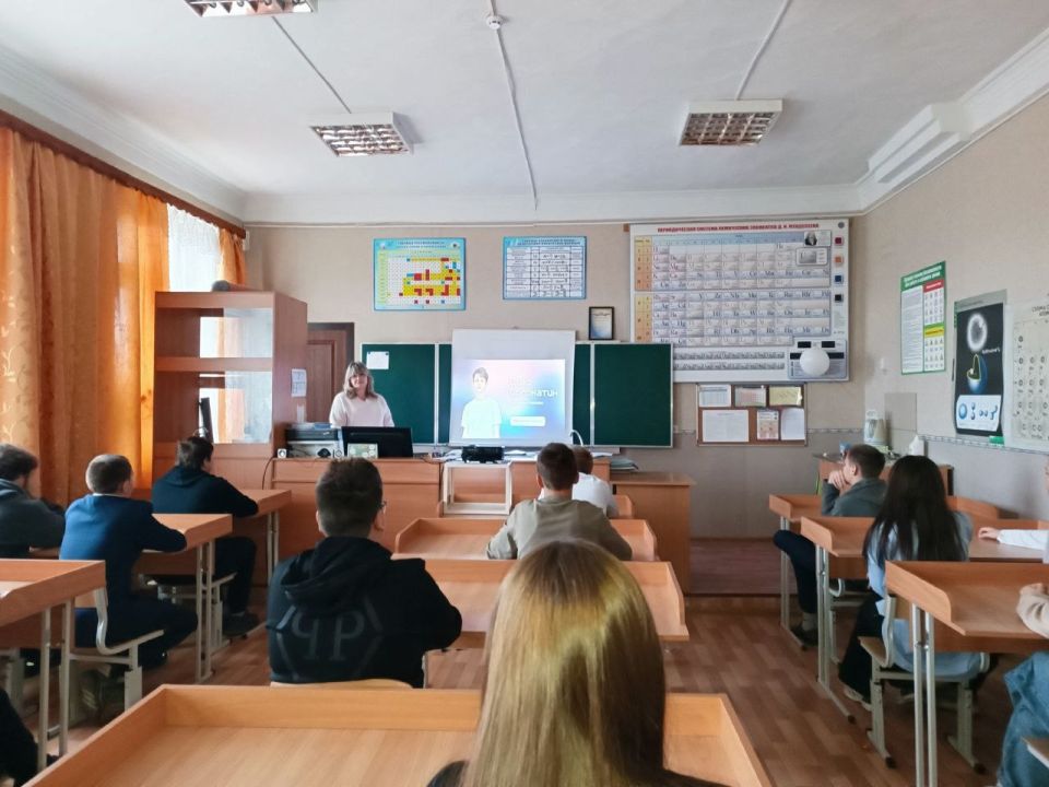 Новая учебная неделя в ГБОУ «Мроновской школе № 10 г.о. Дебальцево» началась с торжественной церемонии Новая учебная неделя в ГБОУ «Мроновской школе № 10 г.о. Дебальцево» началась с торжественной церемонии