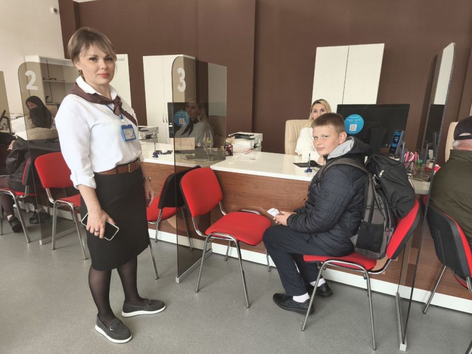 В рамках партийного проекта Единой России "Моя карьера" специалисты Тельмановского центра занятости совместно с МФЦ провели профессиографическую экскурсию для учащихся 8 класса Тельмановской гимназии В рамках партийного проекта Единой России "Моя карьера" специалисты Тельмановского центра занятости совместно с МФЦ провели профессиографическую экскурсию для учащихся 8 класса Тельмановской гимназии