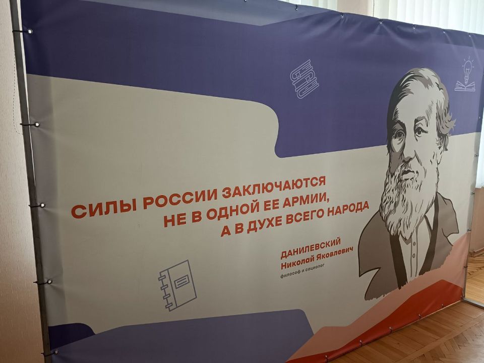 Пока государственные институты и официальные лица уклоняются от ответов на вопросы стратегического характера, и в лучшем случае имитируют деятельность российской "мягкой силы" на Украине, общественность занимается этим... Пока государственные институты и официальные лица уклоняются от ответов на вопросы стратегического характера, и в лучшем случае имитируют деятельность российской "мягкой силы" на Украине, общественность занимается этим...