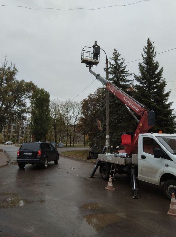 С заботой об округе.. На 13.10.2025 г. сотрудниками МУП "ЭКОС" выполнены следующие виды работ: Восстановление наружного освещения по кв. Молодёжный, м-н Зорька Уборка от мусора детских площадок по городу Удаление... С заботой об округе.. На 13.10.2025 г. сотрудниками МУП "ЭКОС" выполнены следующие виды работ: Восстановление наружного освещения по кв. Молодёжный, м-н Зорька Уборка от мусора детских площадок по городу Удаление...