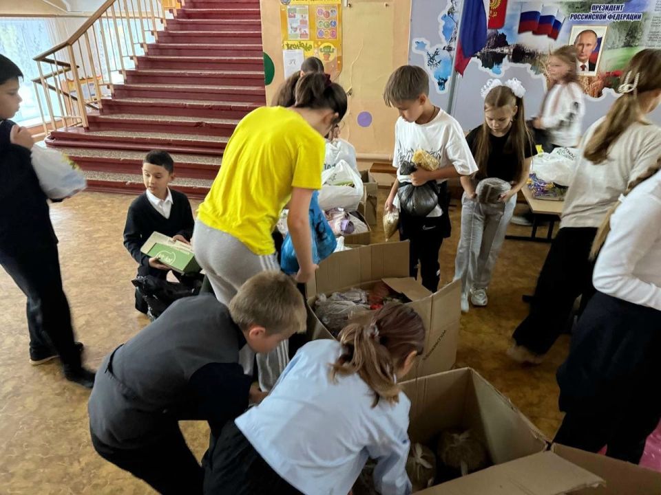 1000 ДОБРЫХ ДЕЛ. В рамках Акции "1000 ДОБРЫХ ДЕЛ" и проекта Всероссийской политической партии "ЕДИНАЯ РОССИЯ" Защита животного мира учащиеся ГБОУ "НШ № 5 Г.О. МАКЕЕВКА" приняли участие в сборе помощи для бездомных животных... 1000 ДОБРЫХ ДЕЛ. В рамках Акции "1000 ДОБРЫХ ДЕЛ" и проекта Всероссийской политической партии "ЕДИНАЯ РОССИЯ" Защита животного мира учащиеся ГБОУ "НШ № 5 Г.О. МАКЕЕВКА" приняли участие в сборе помощи для бездомных животных...
